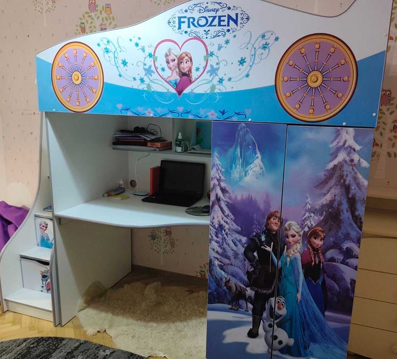 Ліжко горище зі столом, шафою, тумбою і сходами-шухлядами