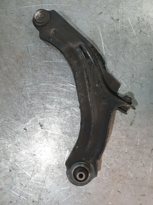Braço de suspensão frente direito RENAULT Clio IV (BH_)
