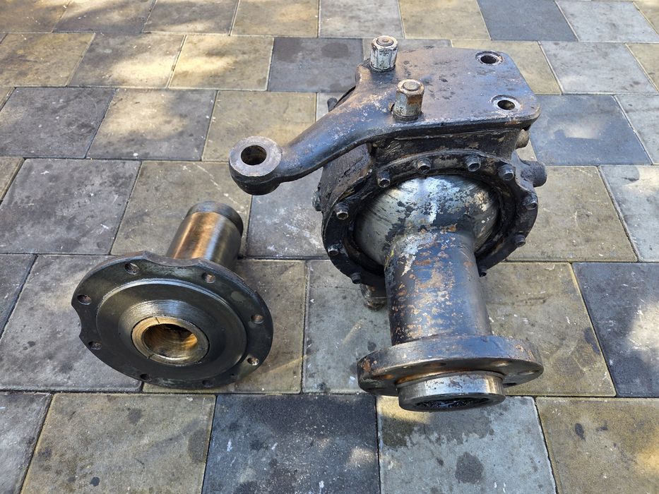 Поворотный кулак, шар, корпус кулака, цапфа, Краз 260