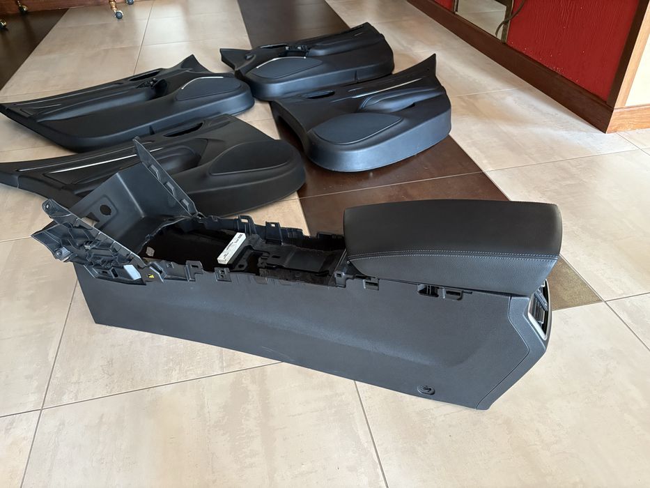 Renault Megane 4 GT boczki drzwi tunel Ambiente