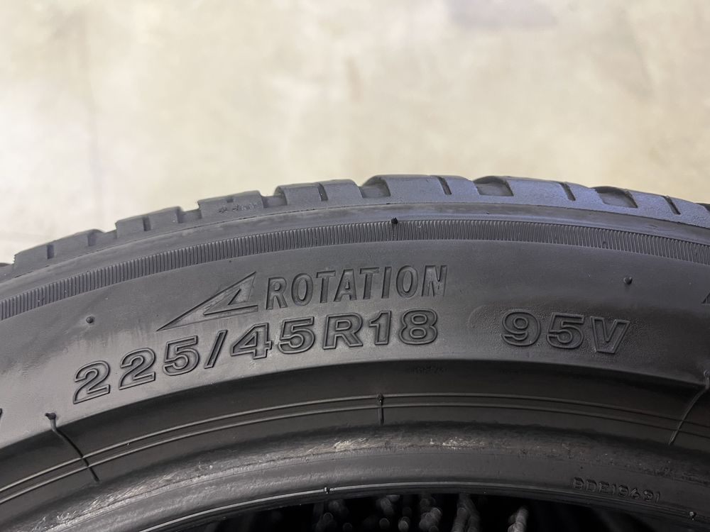 Шини 225/45/18 Bridgestone Blizzak