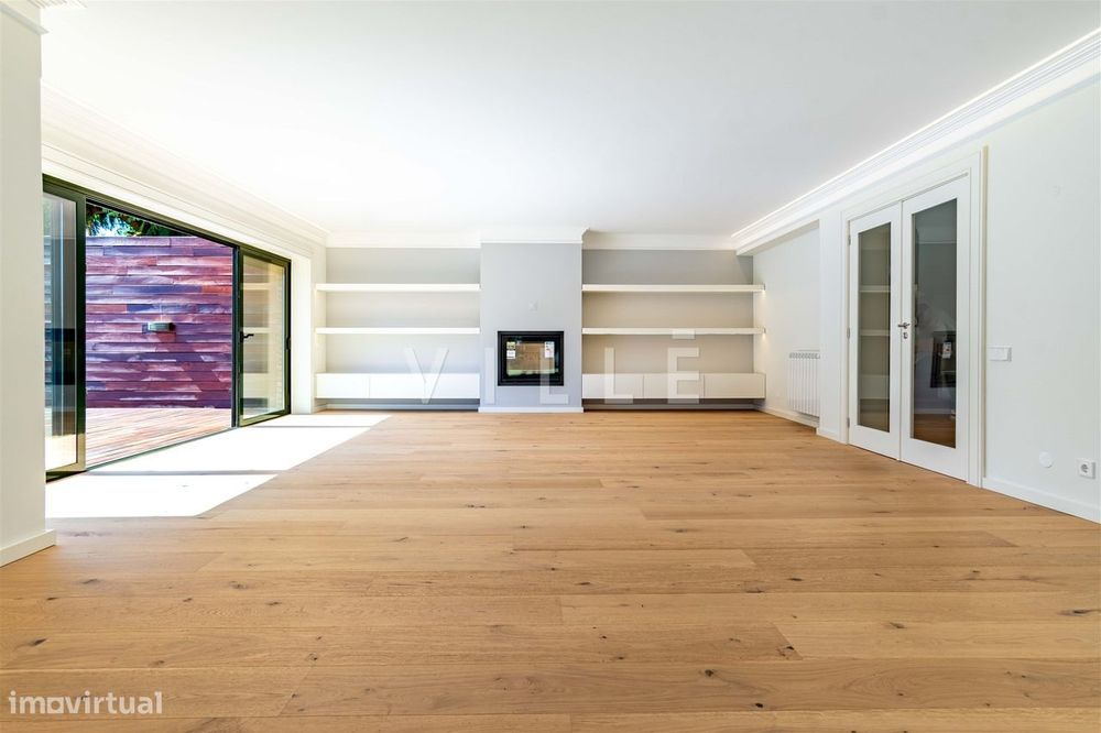 Moradia T5 renovada, com piscina na zona da Foz, Porto