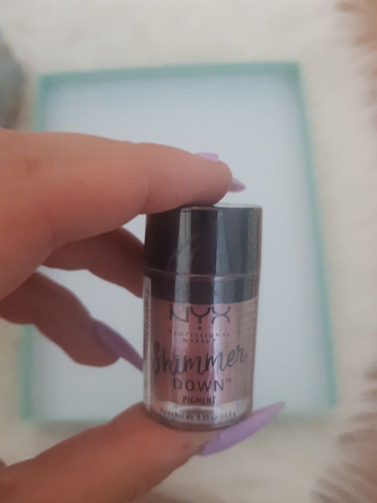 nyx roll on shimmer down cień do powiek