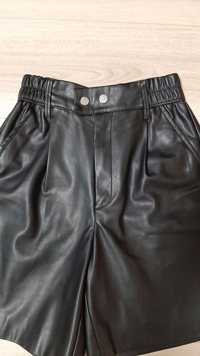 Шорти бермуди шкіряні Bershka S