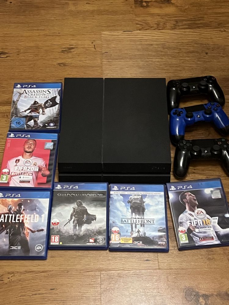 PS4, 3 pady i 6 gier
