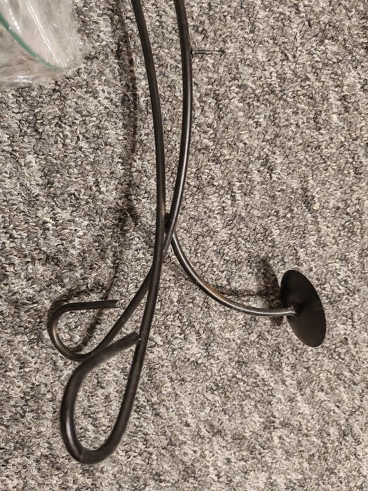 Świecznik i podgrzewacz zapachów.