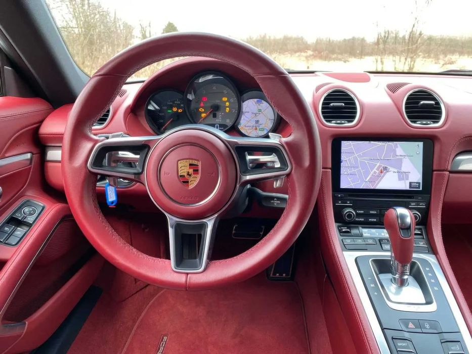 Porsche Cayman      2018