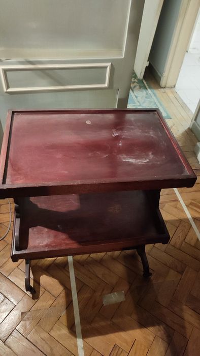 Conjunto de duas mesas de chá (para restauro)