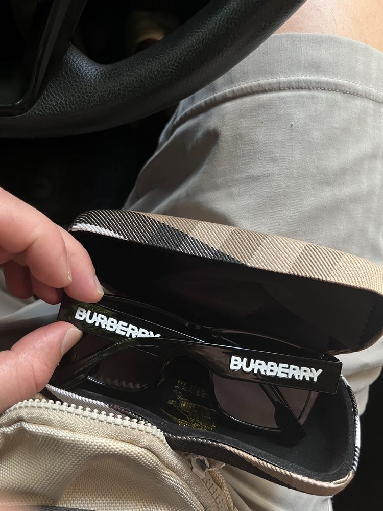 Очки солнцезащитные Burberry