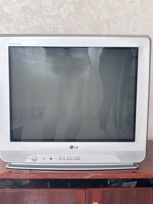 Телевізор, повністю функціональний, готовий до будь яких робот