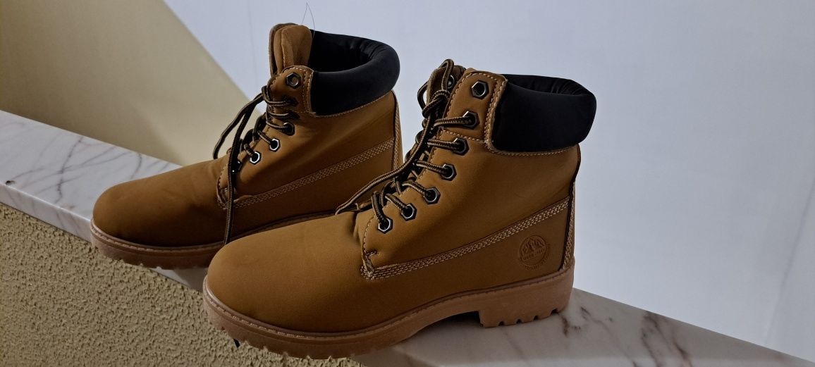 Botas Camel novas