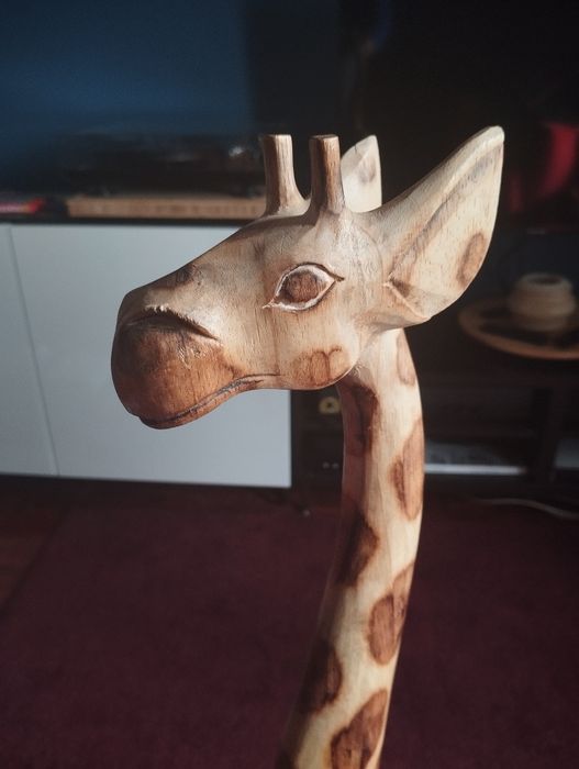 Escultura Girafa em Madeira