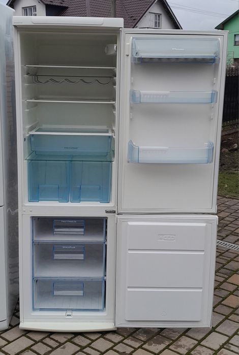 Холодильник ЕLectrolux 185см. Ariston 195см.