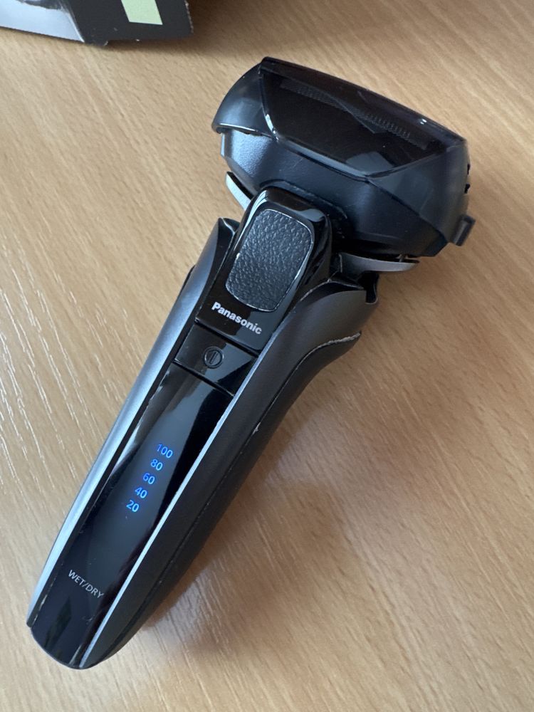 Електробритва Panasonic ES-LV6U-K820