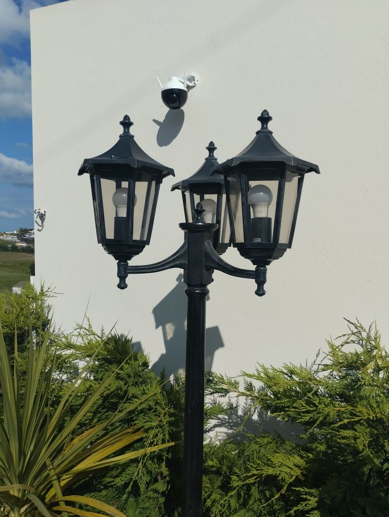 Candeeiro de pé exterior