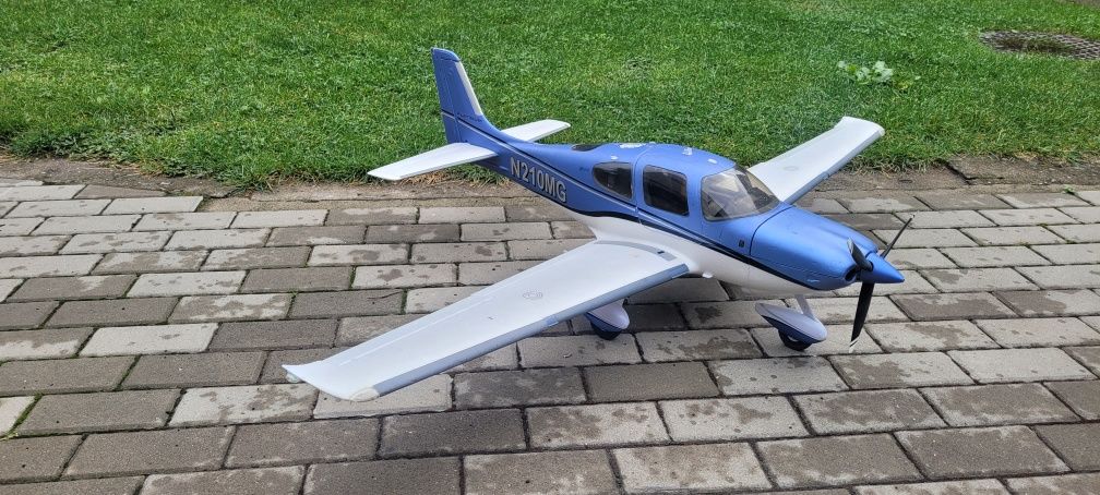 Samolot rc Cirrus SR22 Eflite