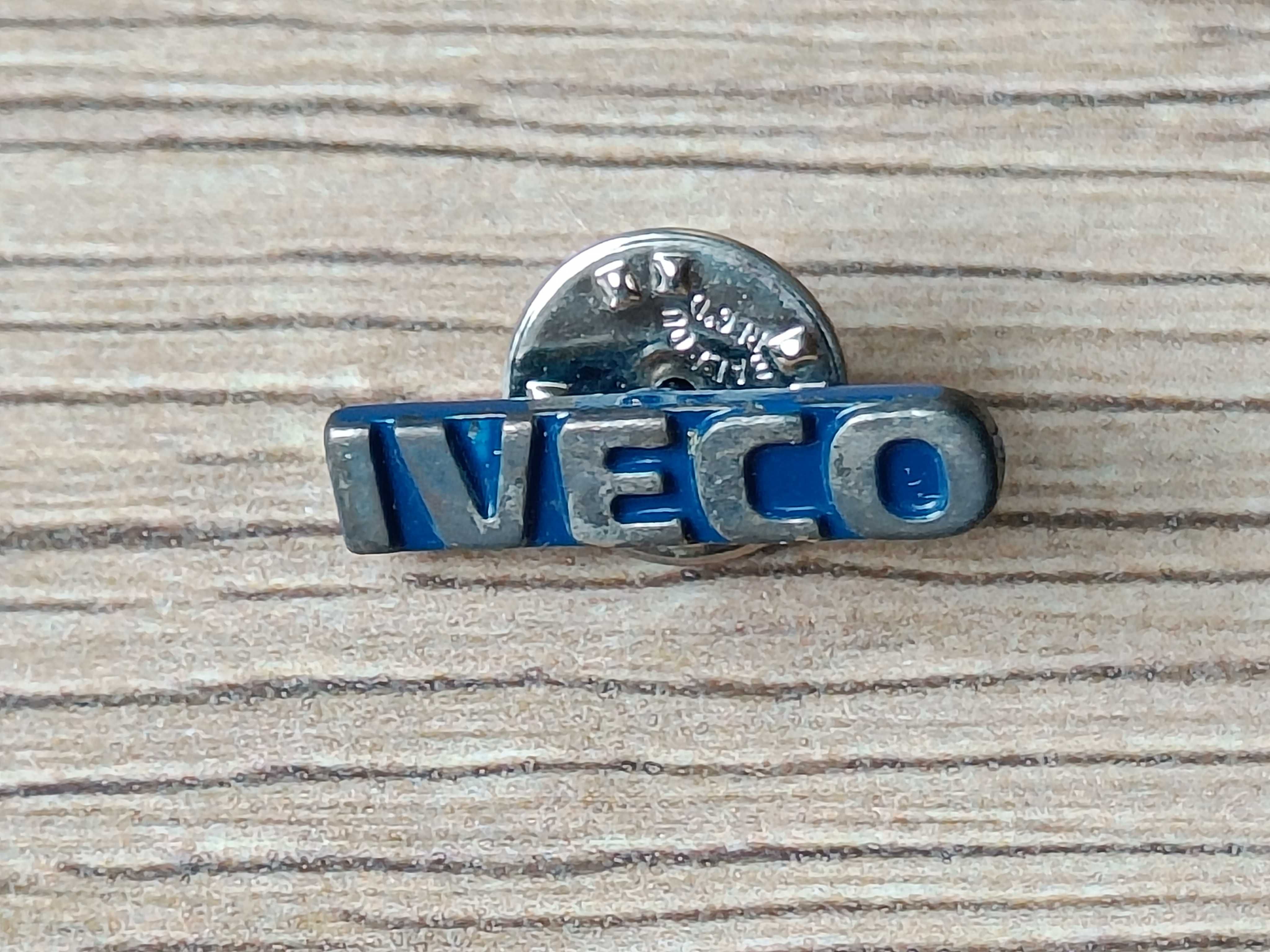 Kolekcjonerska unikatowa przypinka w kształcie logo IVECO