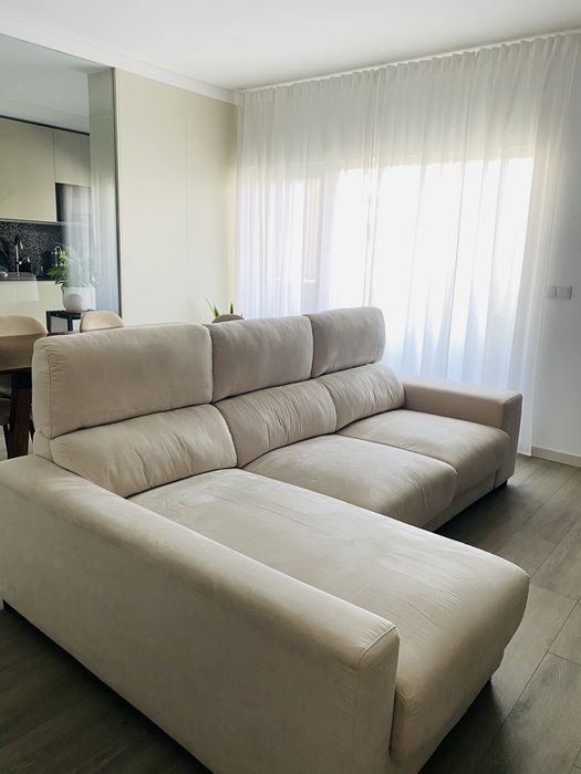 Sofá bege Moviflor (com arrumação)