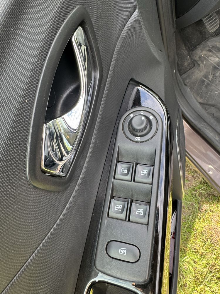 Renault Captur bogata wersja key less start stop tablet navi