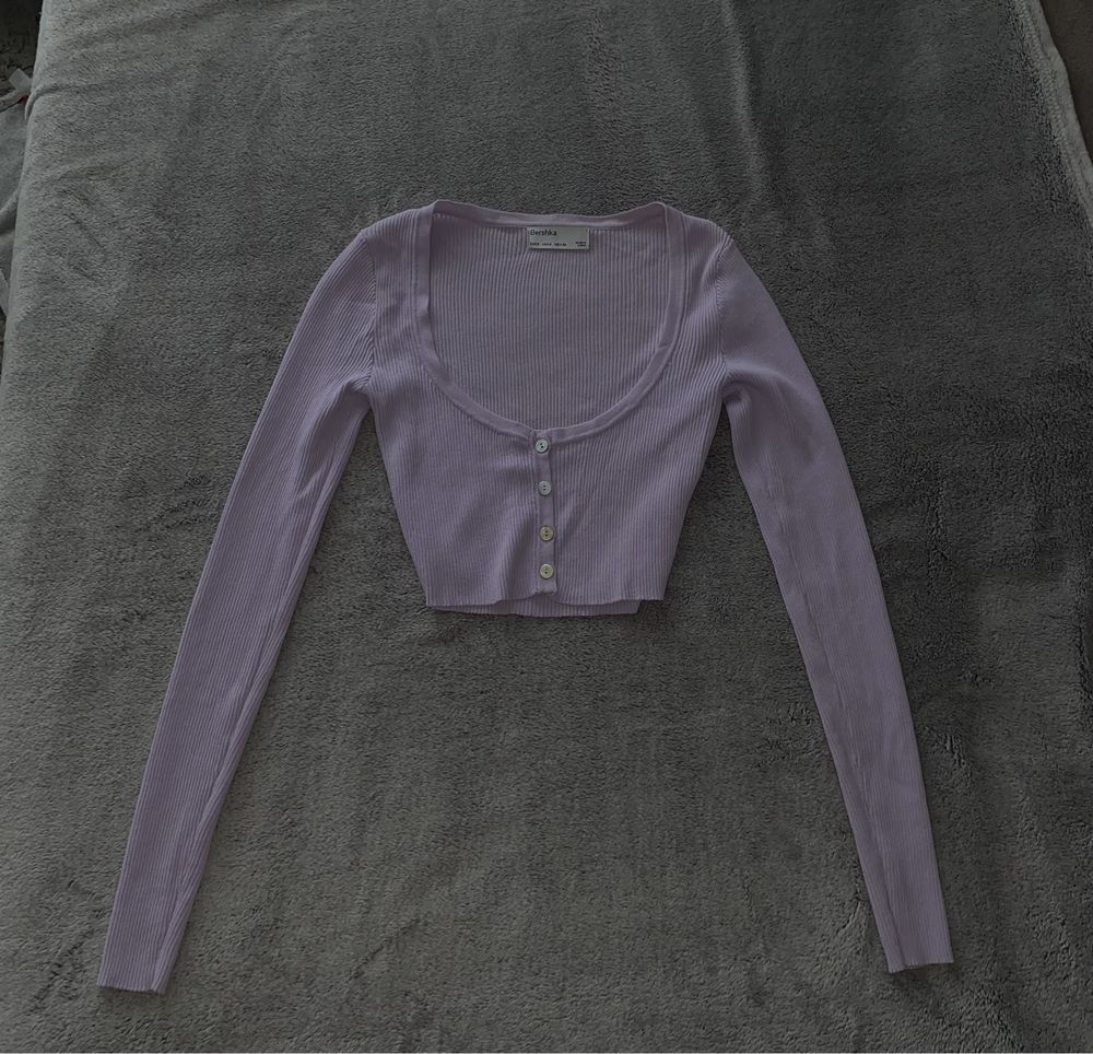 Fioletowy sweter kardigan Crop Top z długim rękawem i guzikami