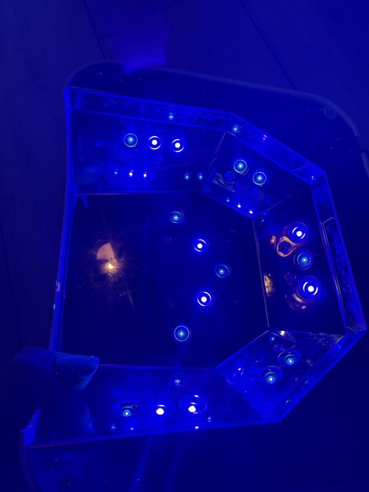 Lampa dla stylistki Indigo