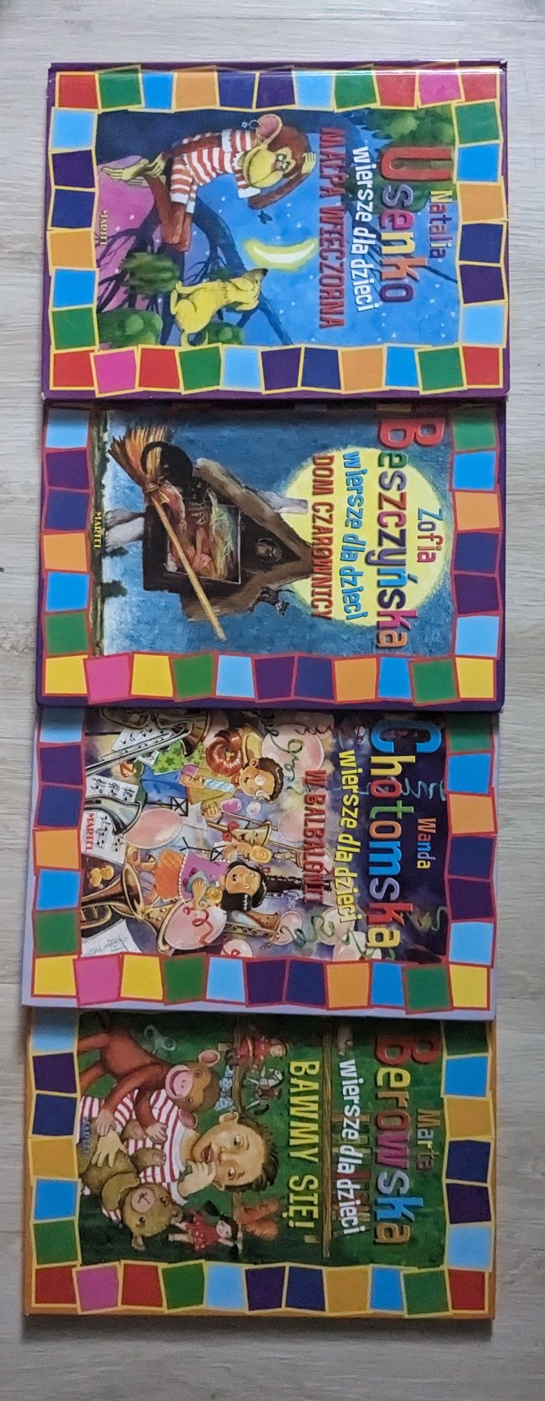 Zestaw ośmiu kolorowych książeczek dla dzieci