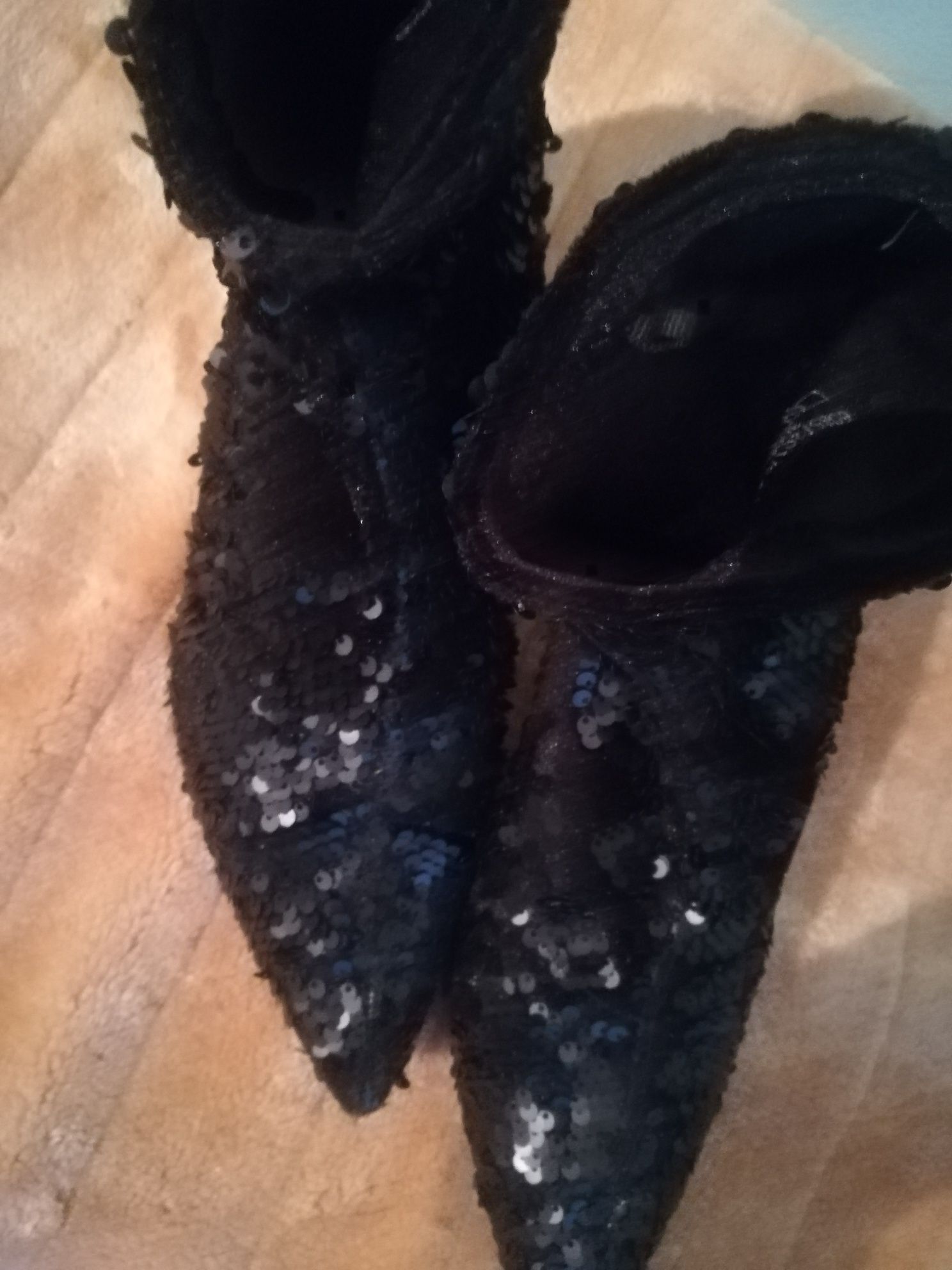Botas da Zara em preto brilhantes