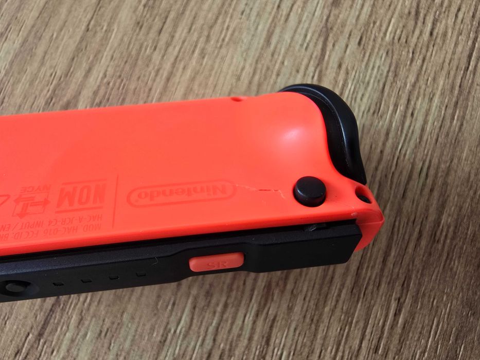 Nintendo Switch JoyCon prawy czerwony, analog Halla, niewielka wada