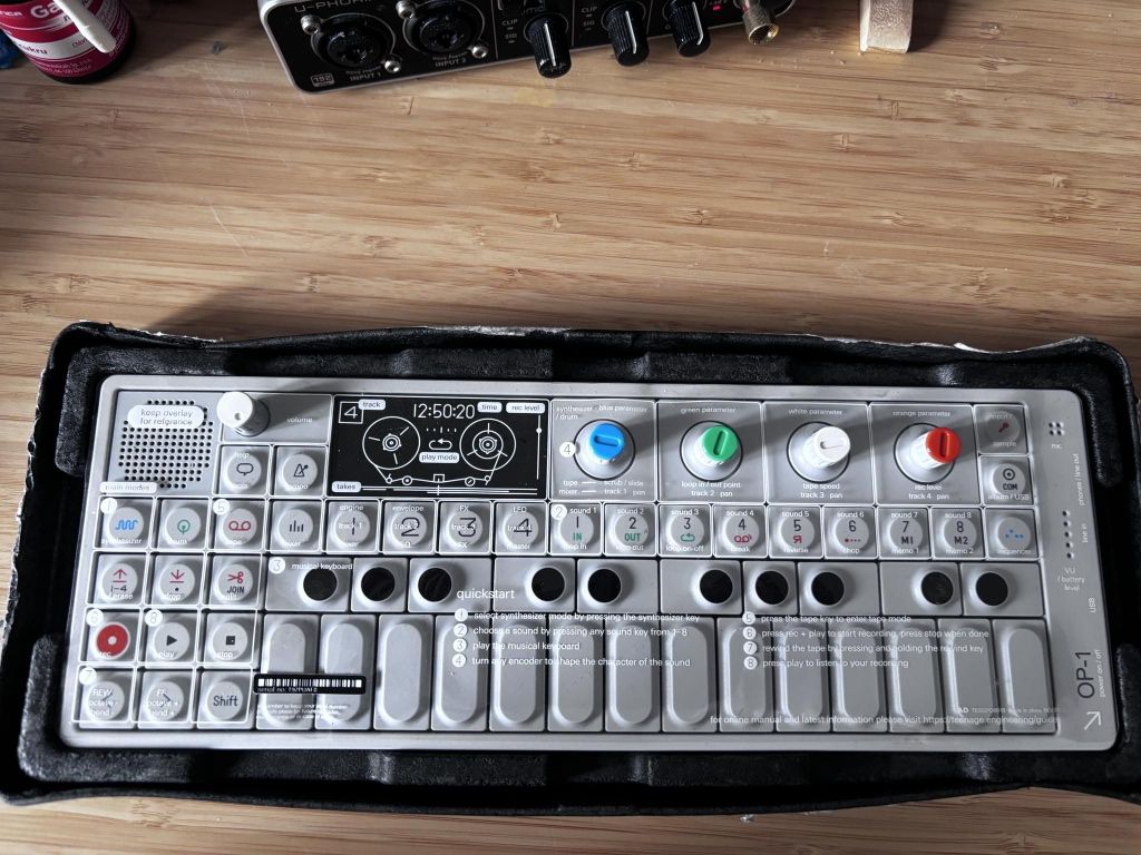 Syntezator Teenage Engineering OP-1