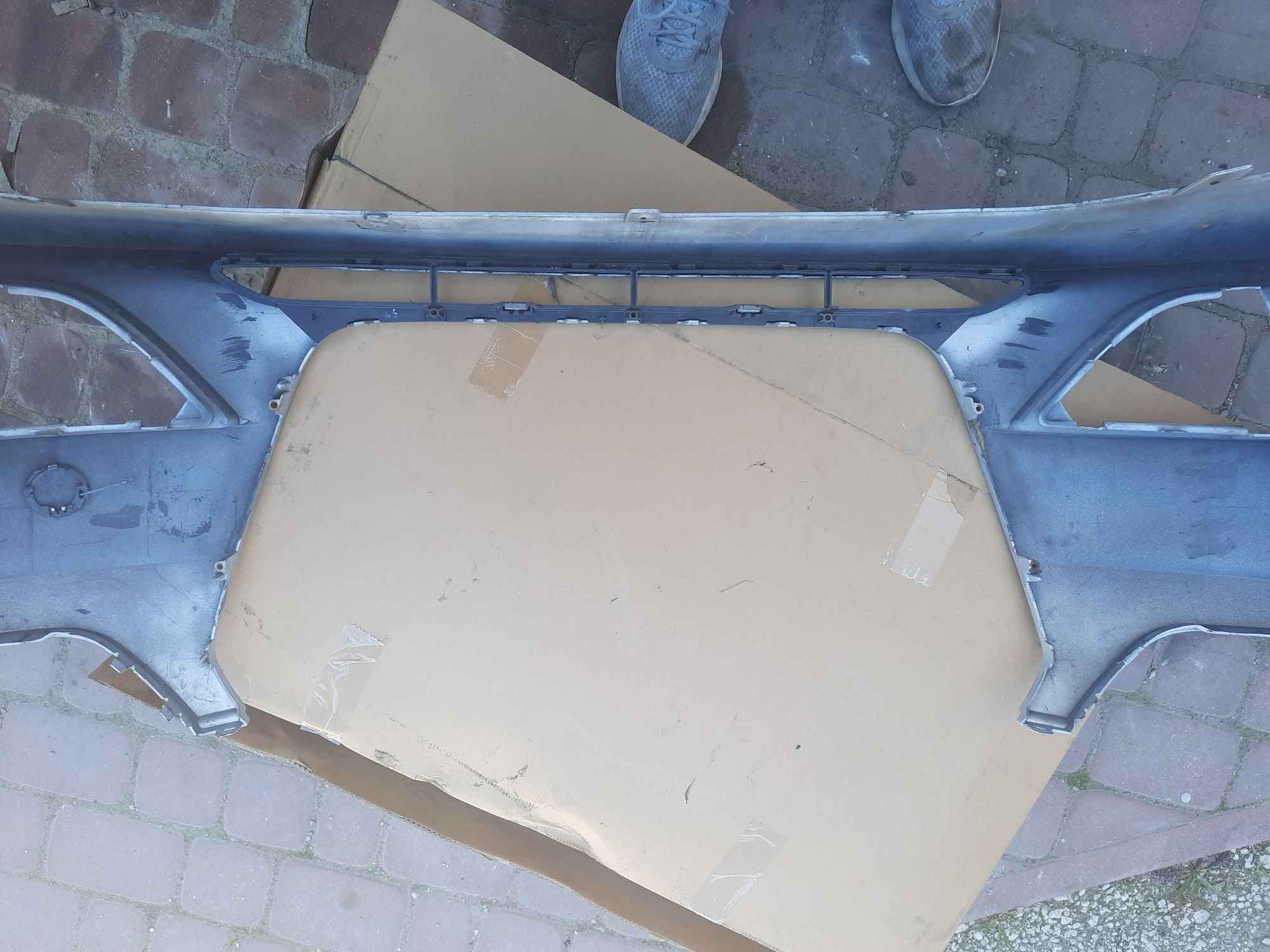 Zderzak a4 b8 lift uszkodzony