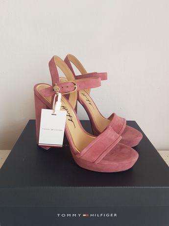 Tommy Hilfiger - różowe sandały na obcasie, czółenka, szpilki