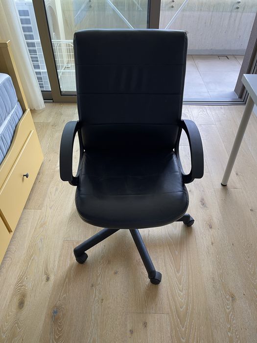 Cadeira de escritório preta da Staples