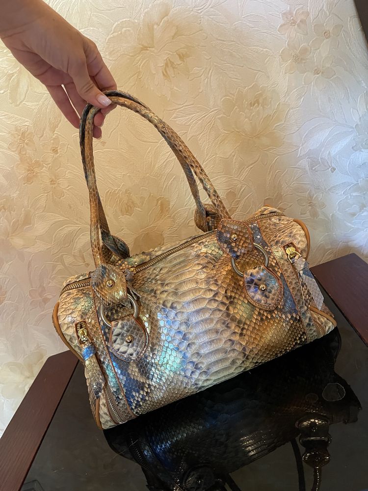 Продам сумку из кожи питона