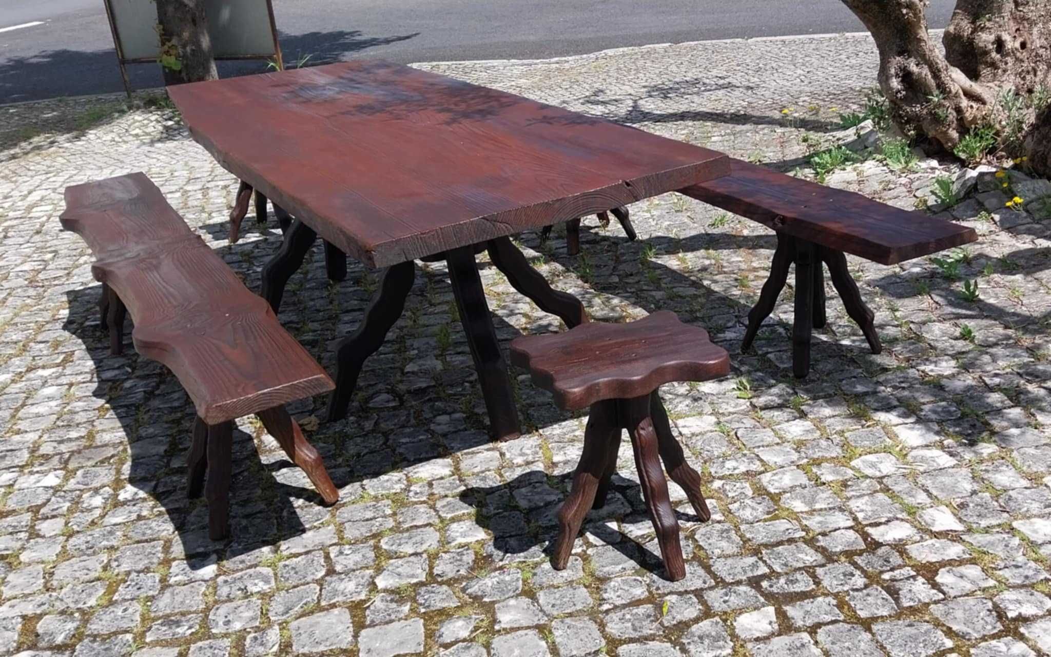 Grande Mesa do Mestre Bernardino (Ourém). Artesanal - Anos 60 / 70