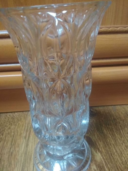 Ваза скло ( схоже на хрусталь)
