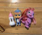 Lalka bobas baby shark zestaw dinozaur troll