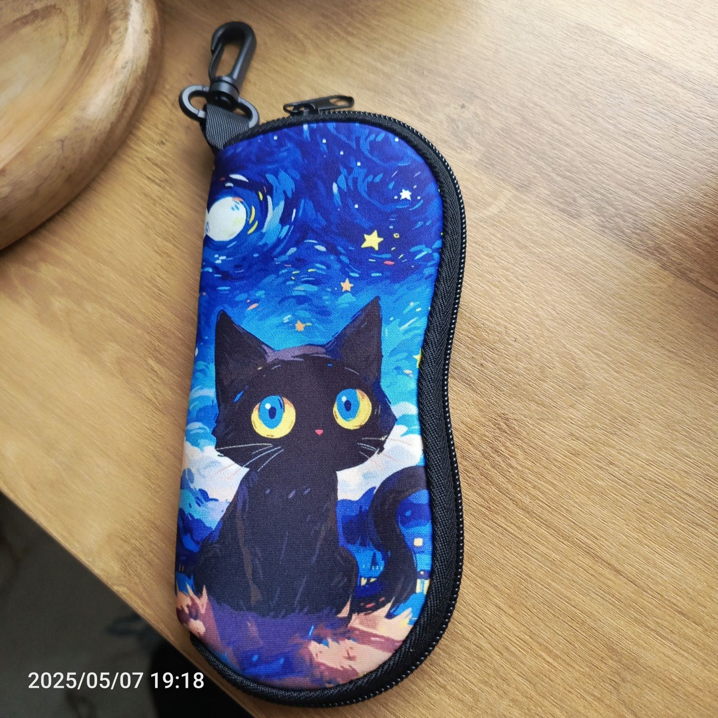 Nowe cudne etui na okulary pianka neoprenowa kot