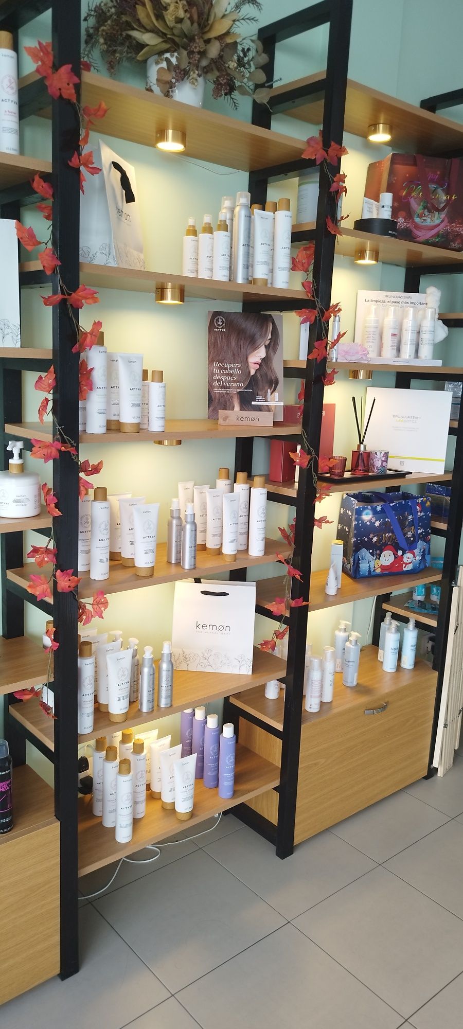 Mobiliario de ESTETICA estantes