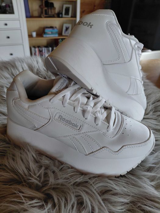 Białe sneakersy REEBOK na koturnie