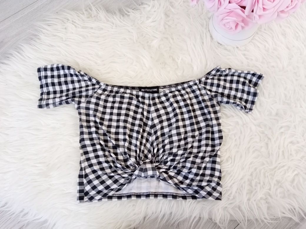 Crop top prettylittlething z węzłem hiszpanka XS S M