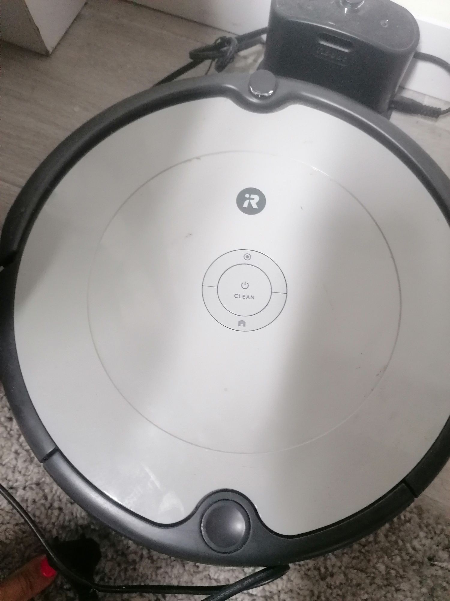 Aspirador Robô IROBOT Roomba 698 Wi-fi (Autonomia 90 min - Cinza médio