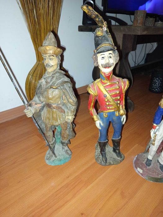 Figuras Militares em barro antigas