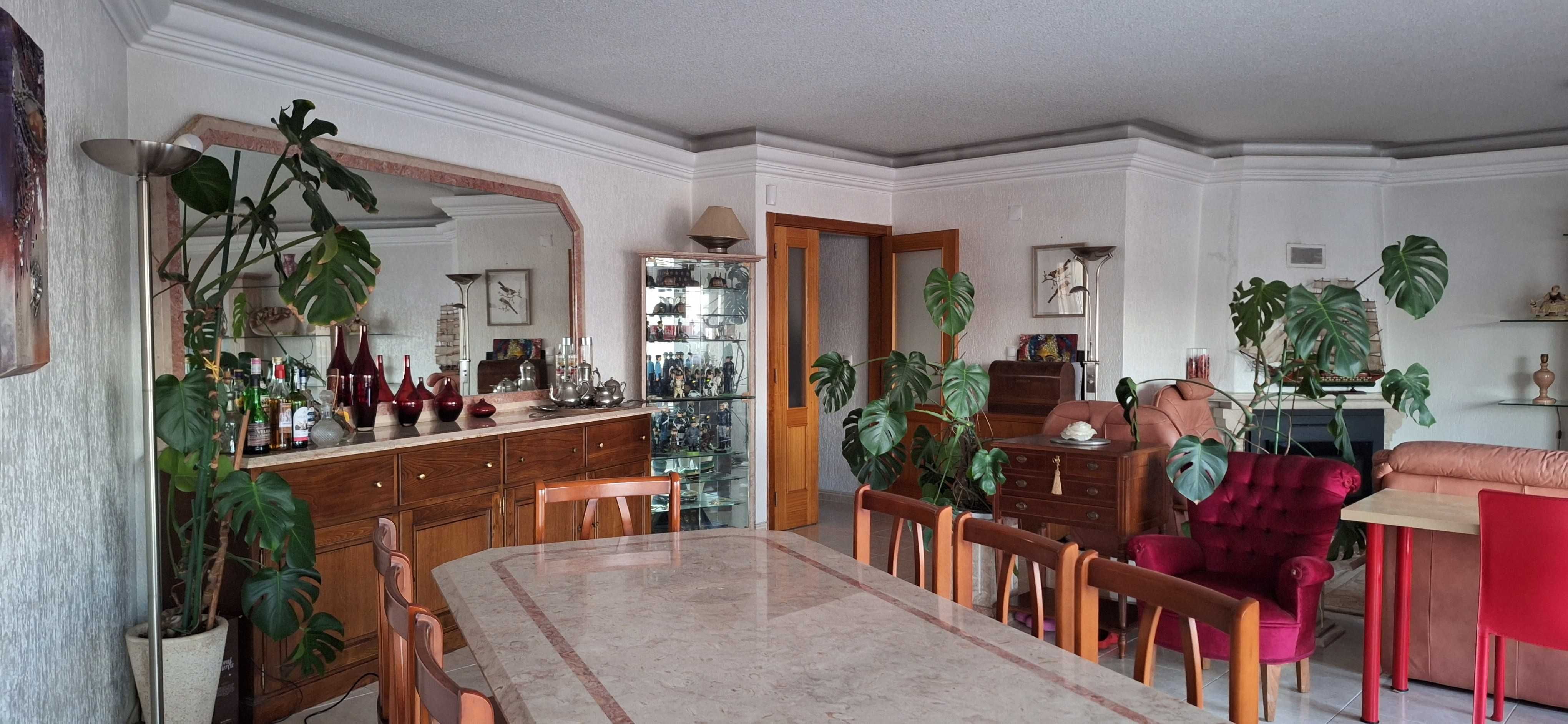 Excelente Apartamento T4 + "T0" no centro de Mafra