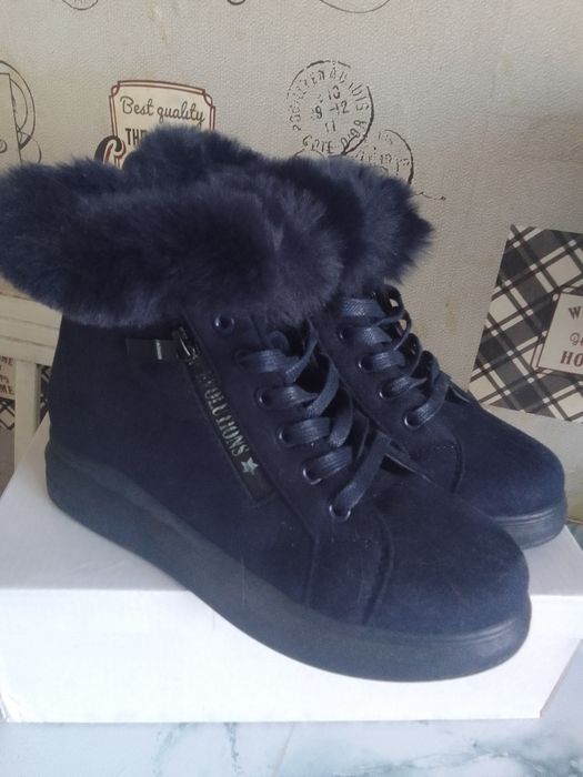 Жіноче взуття...