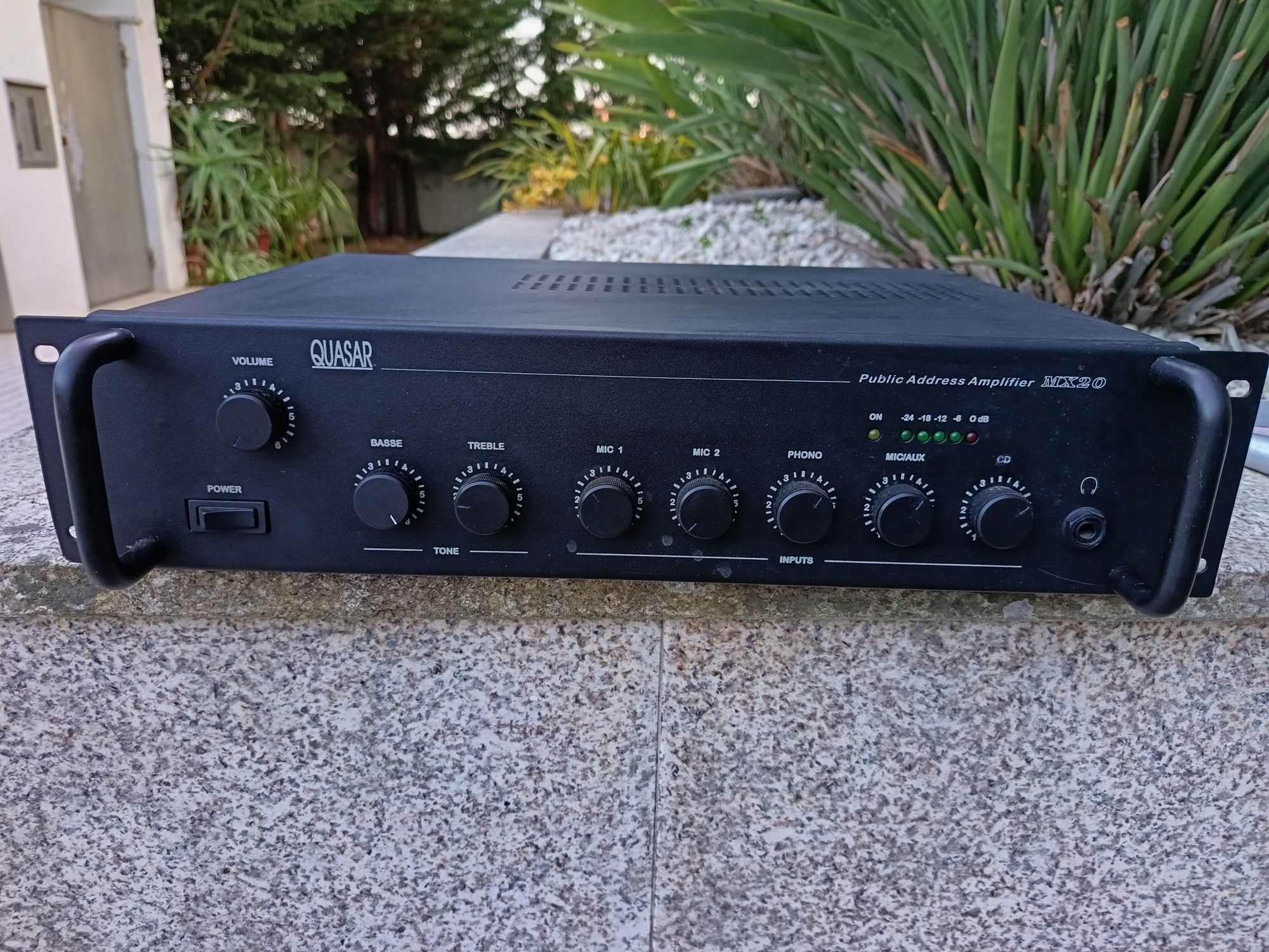 Amplificador QUASAR profissional