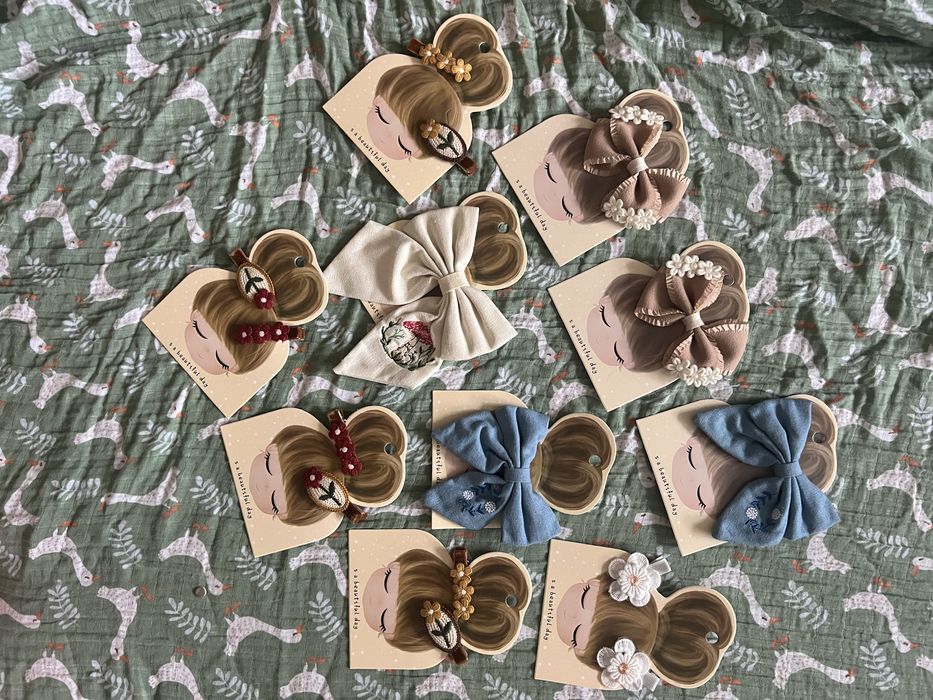 Бантики з вишивкою, заколки