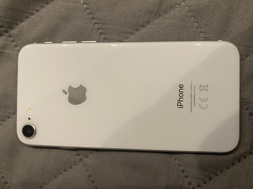 iPhone 8 biały 64Gb