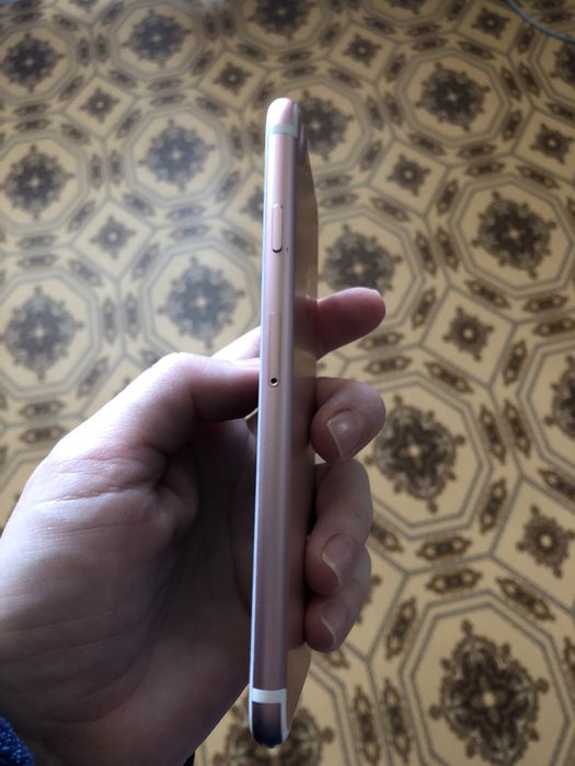 Продам айфон7 (32гб)