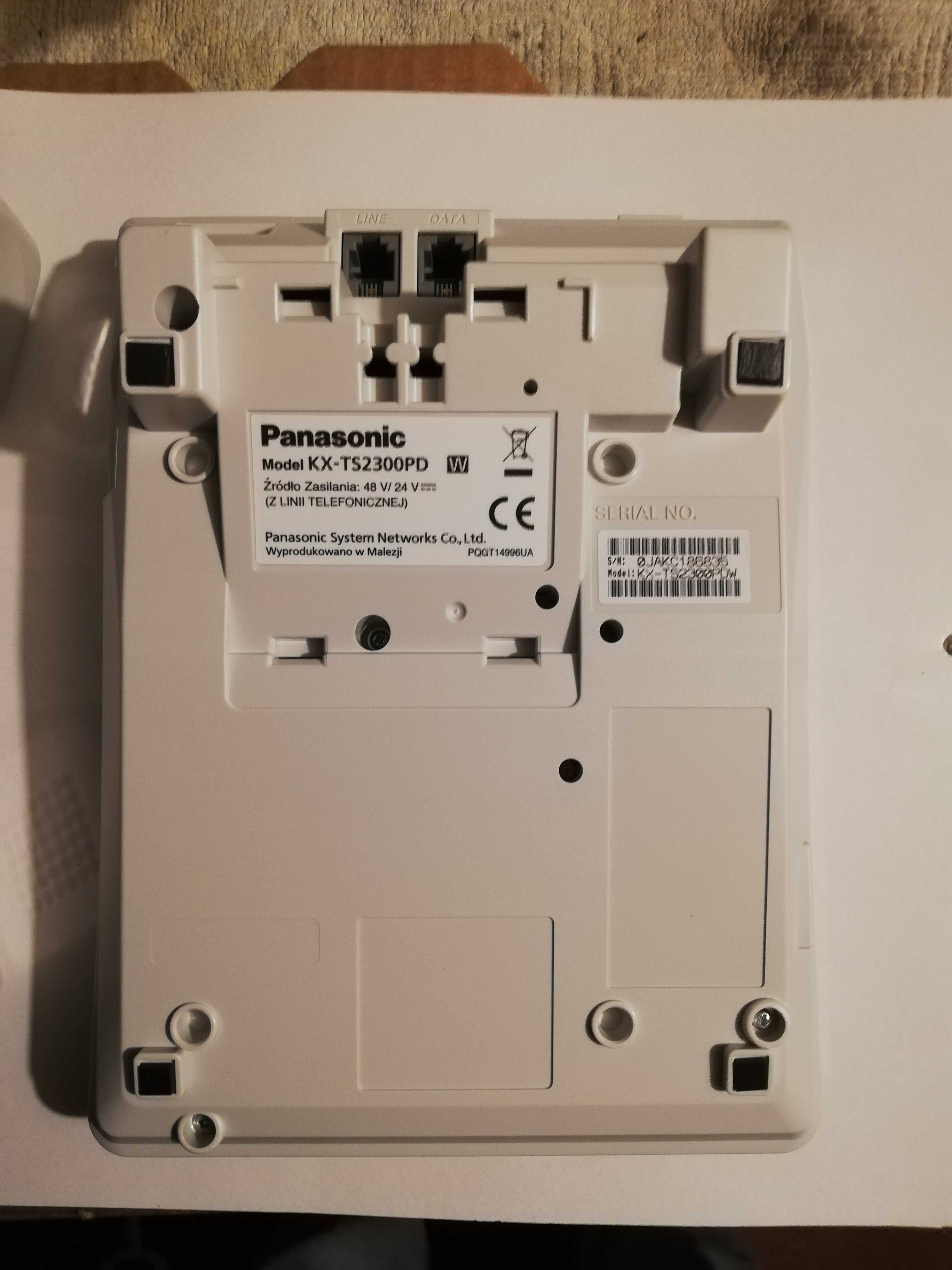 Telefon Panasonic KX-TS2300.