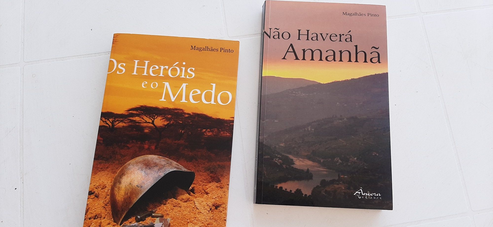 2 livros com dedicatoria de Magalhães Pinto